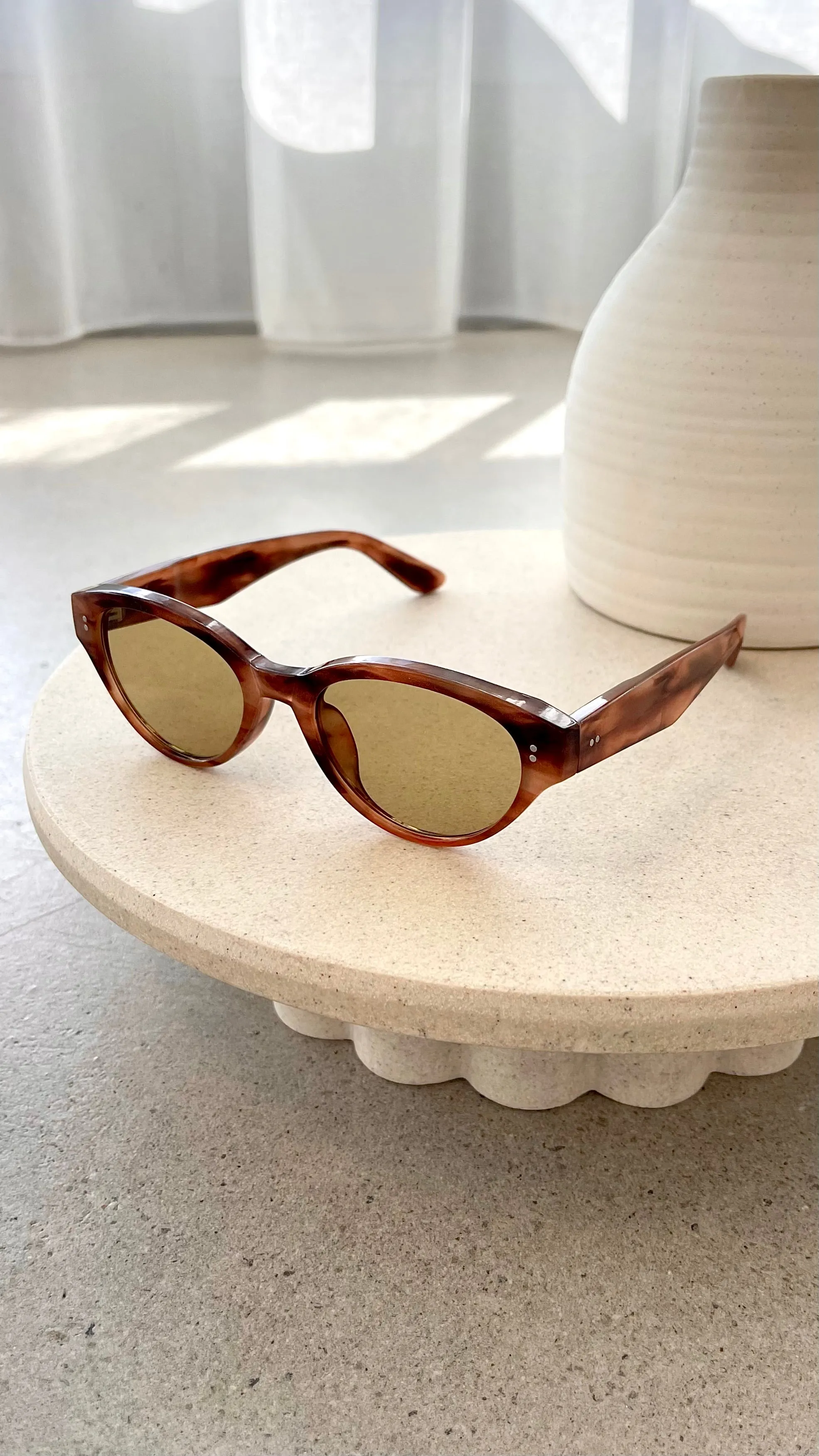 Quincia Sunglasses - Tort