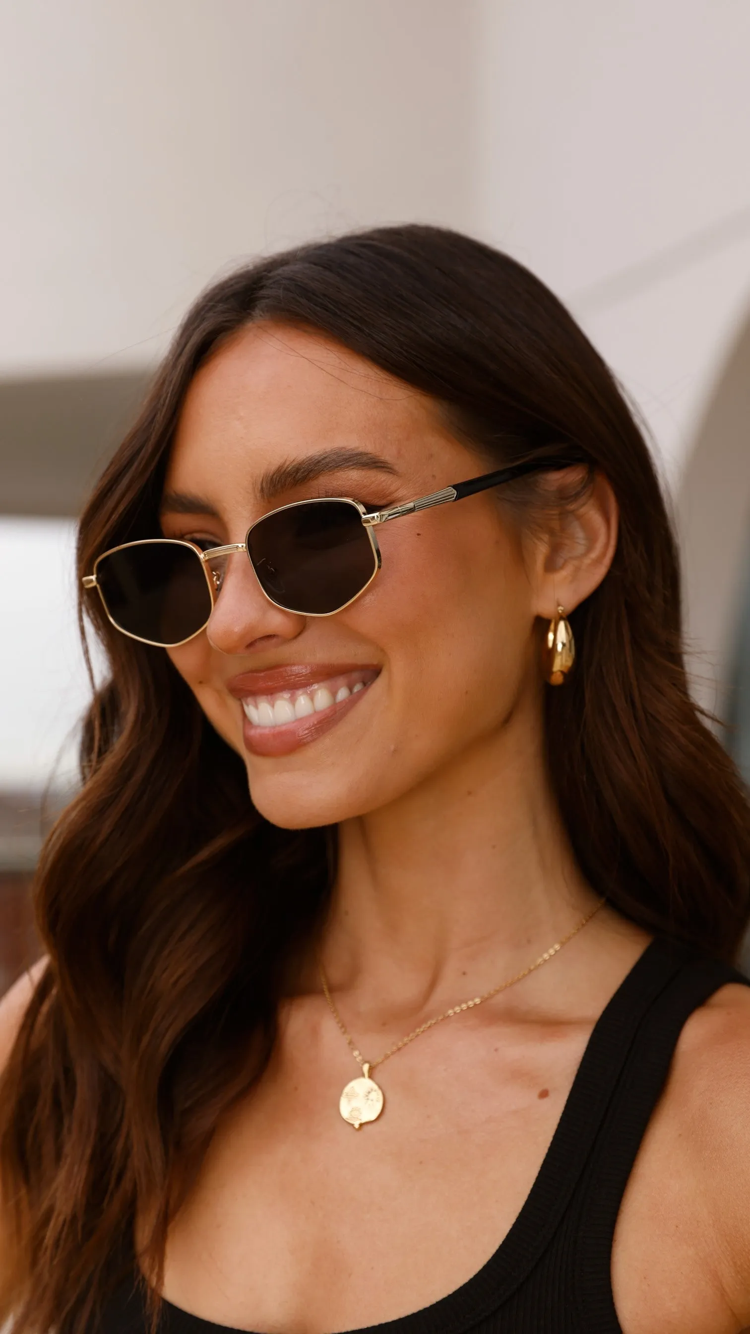 Quinta Sunglasses - Black / Gold