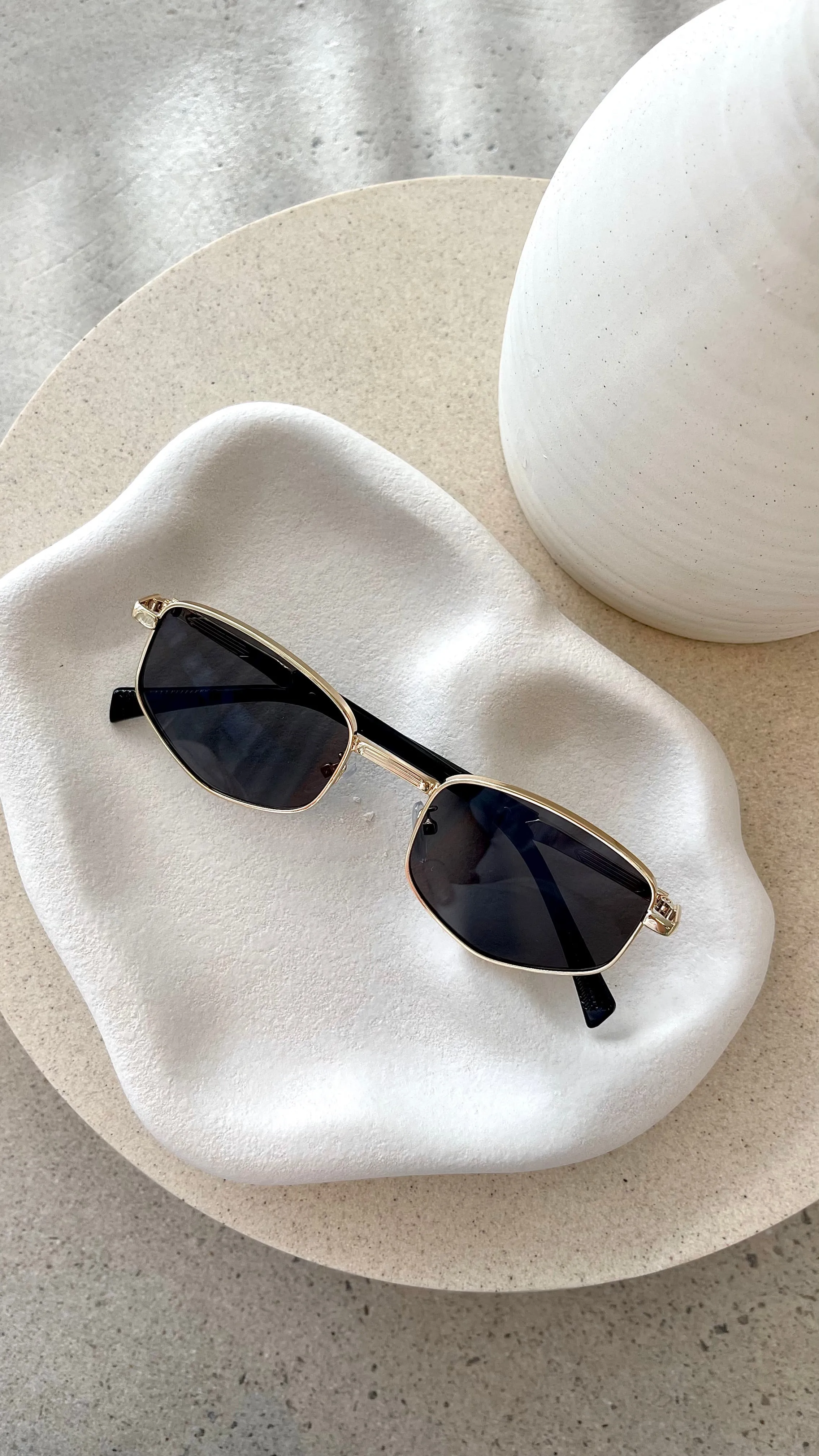 Quinta Sunglasses - Black / Gold